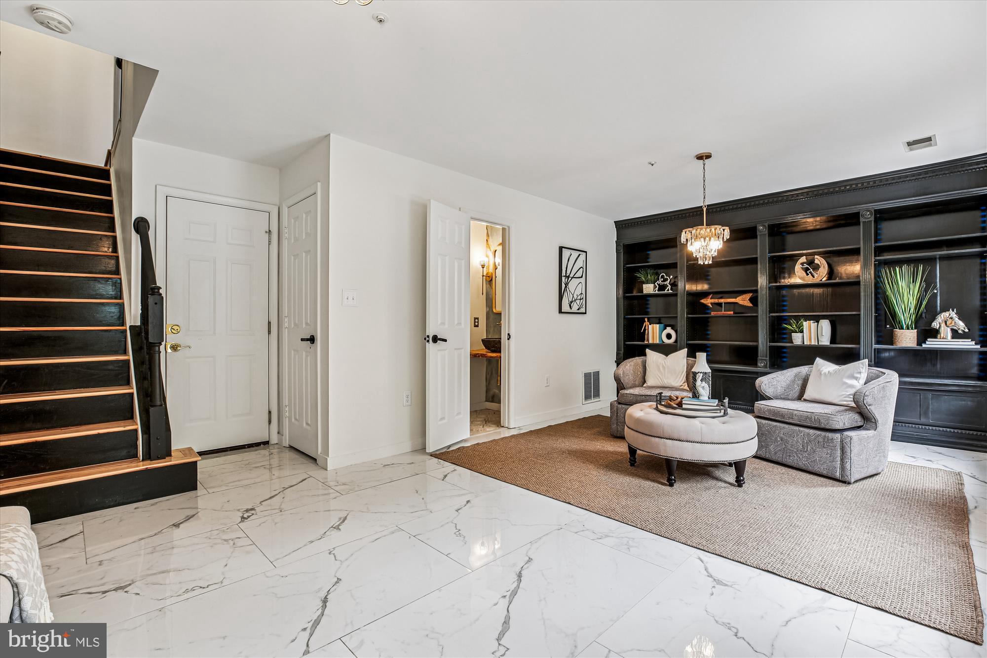 120 Ridgepoint Place Gaithersburg, MD 20878 - Photo 27 of 51 a living room with furniture and a potted plant