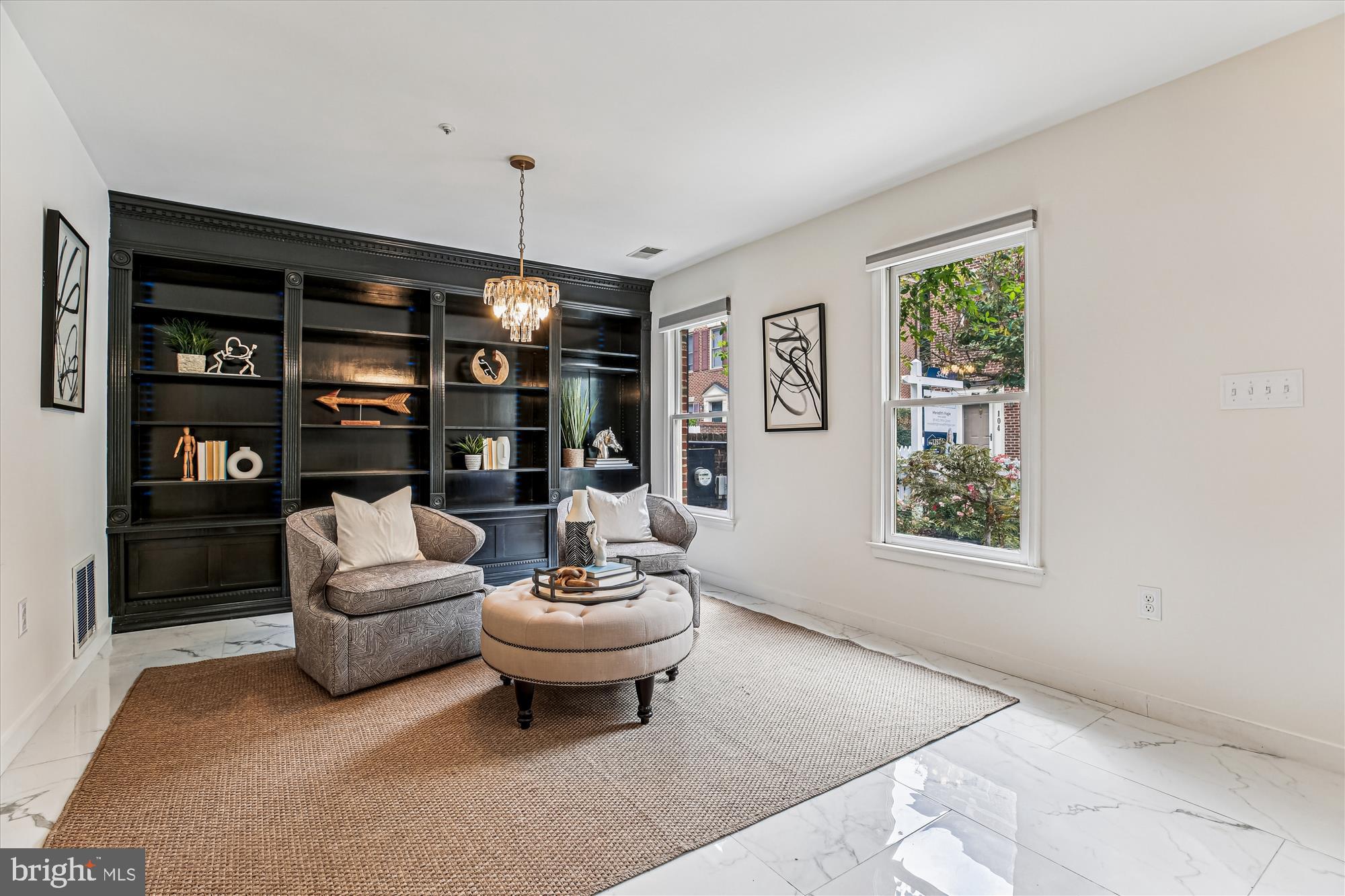 120 Ridgepoint Place Gaithersburg, MD 20878 - Photo 28 of 51 a living room with furniture a lamp and a window