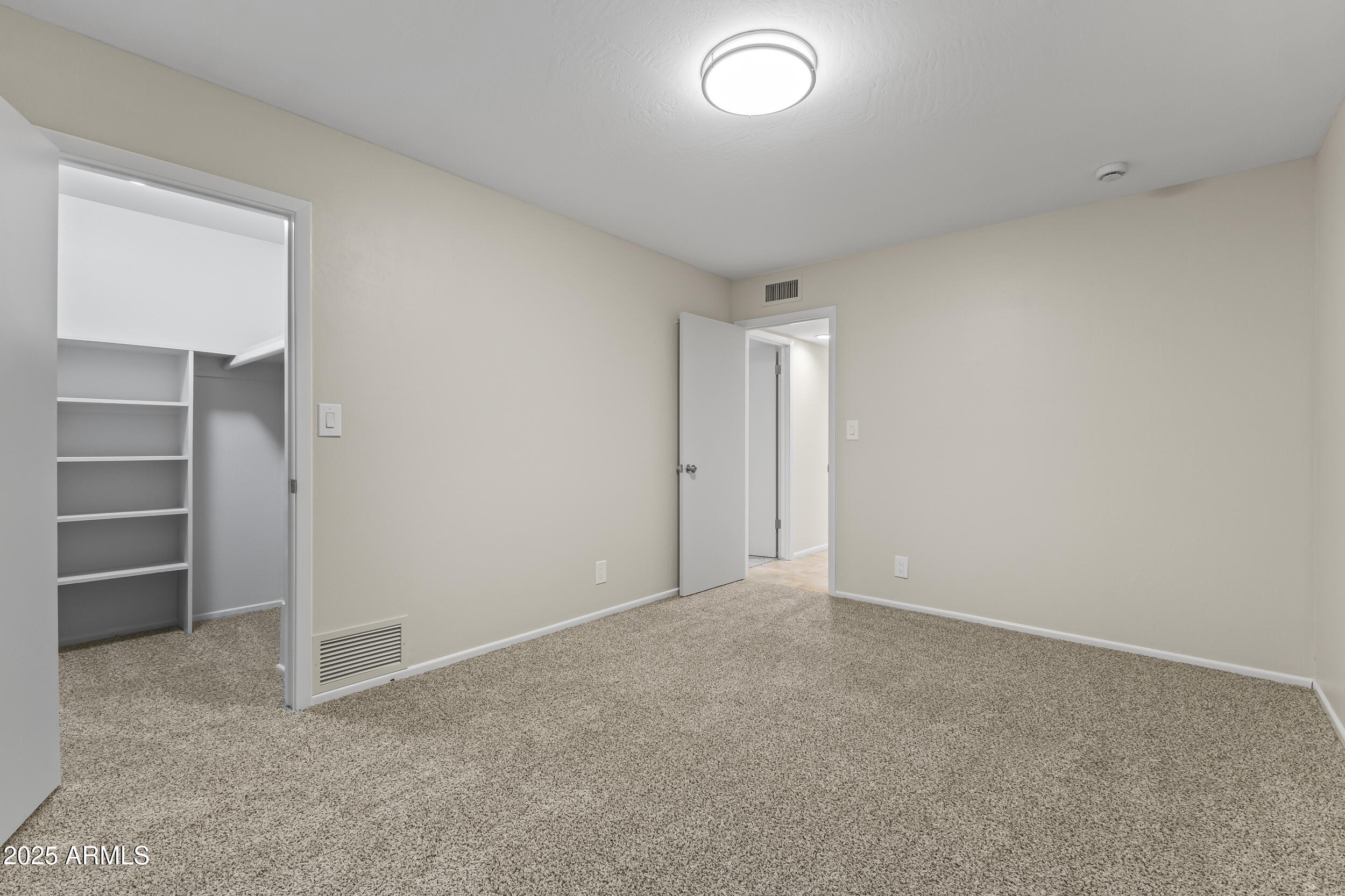 6835 North 1st Place Phoenix, AZ 85012 - Photo 12 of 42 a view of an empty room