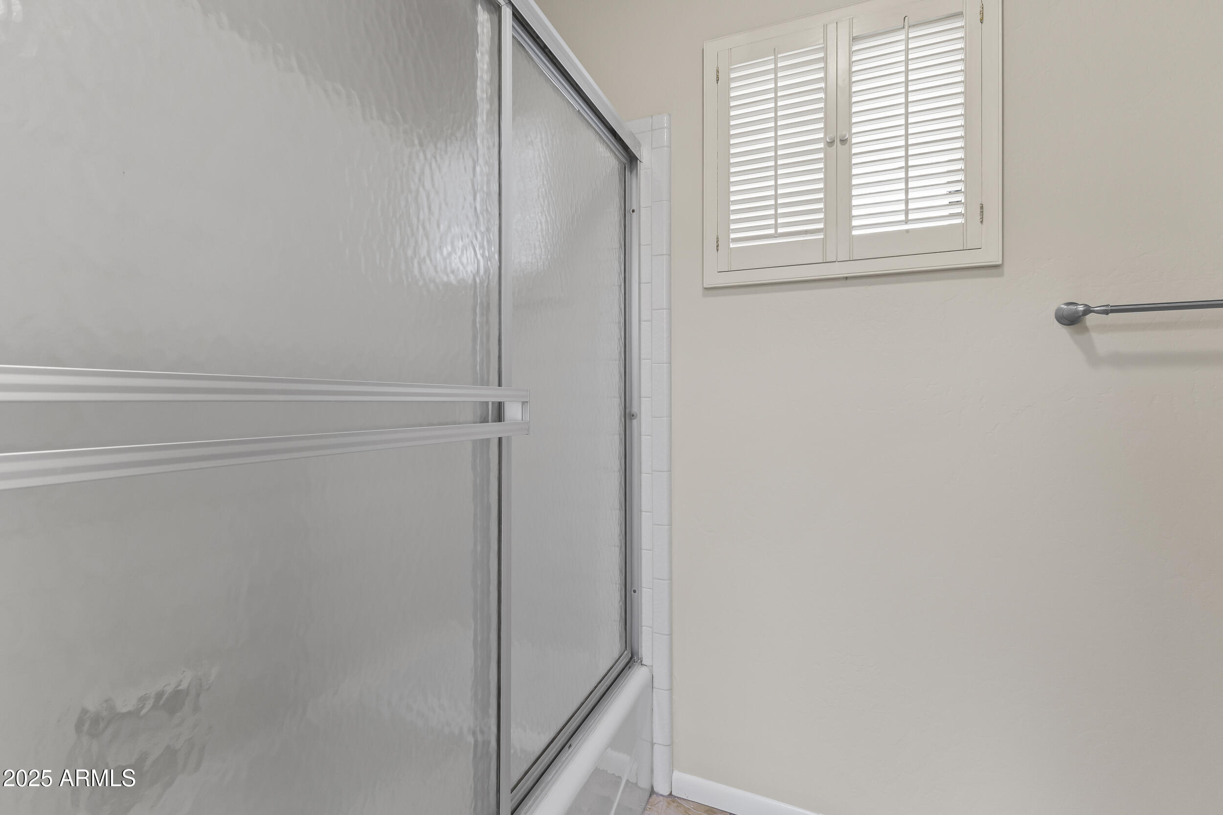 6835 North 1st Place Phoenix, AZ 85012 - Photo 25 of 42 a bathroom with a glass shower door