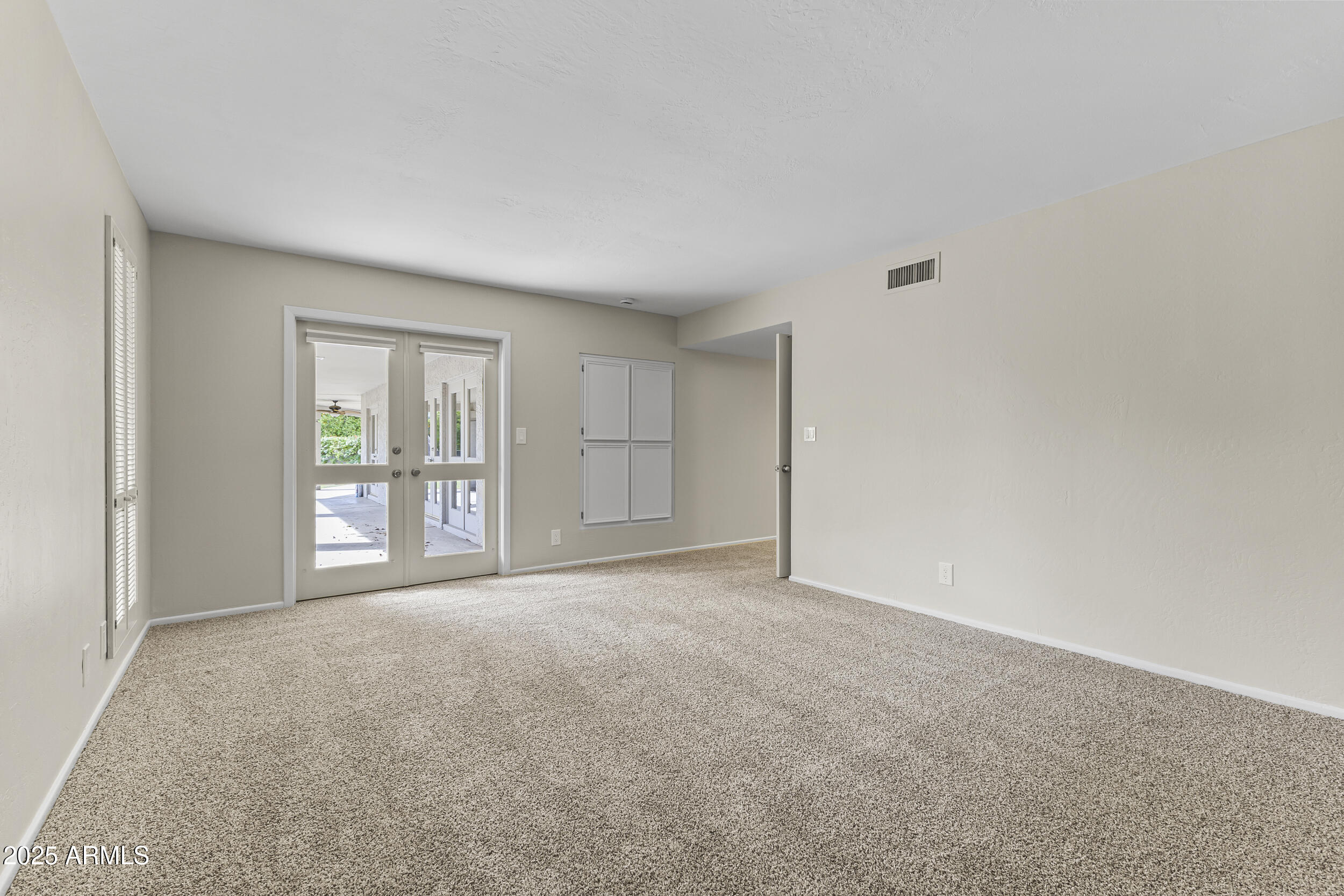 6835 North 1st Place Phoenix, AZ 85012 - Photo 26 of 42 a view of an empty room with a window