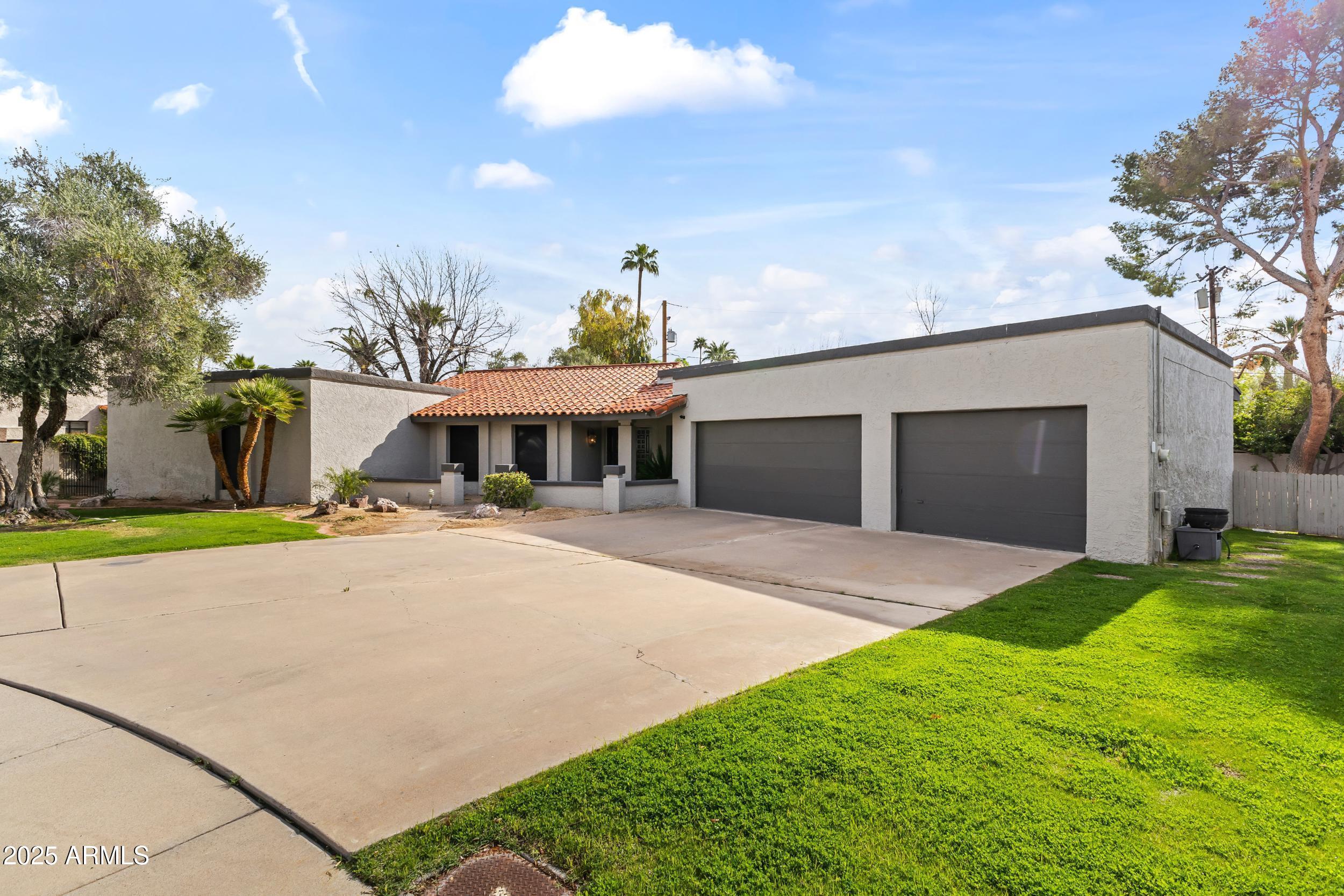 6835 North 1st Place Phoenix, AZ 85012 - Photo 34 of 42 a front view of a house with a yard and garage