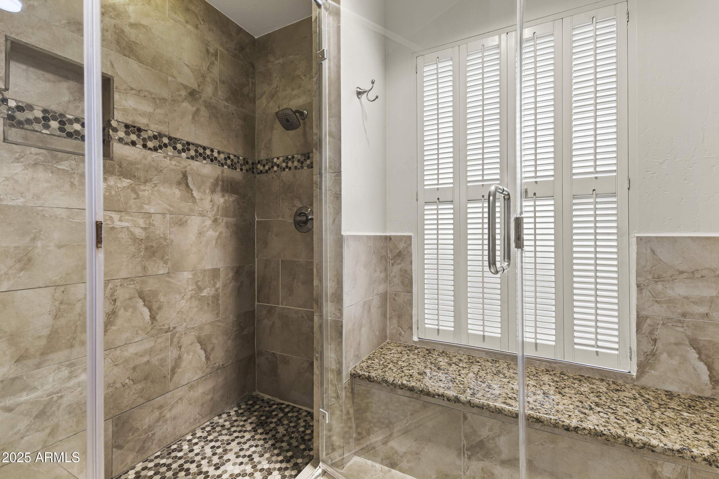 6835 North 1st Place Phoenix, AZ 85012 - Photo 9 of 42 a bathroom with a shower