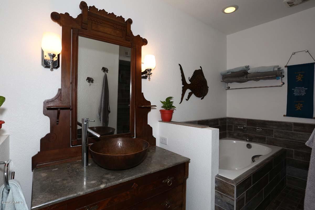 6929 East Osborn Road, Unit F Scottsdale, AZ 85251 - Photo 17 of 44 Master Bath