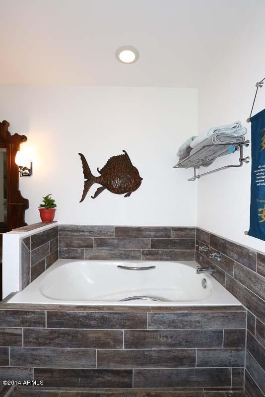 6929 East Osborn Road, Unit F Scottsdale, AZ 85251 - Photo 20 of 44 Master Bath - Garden Tub
