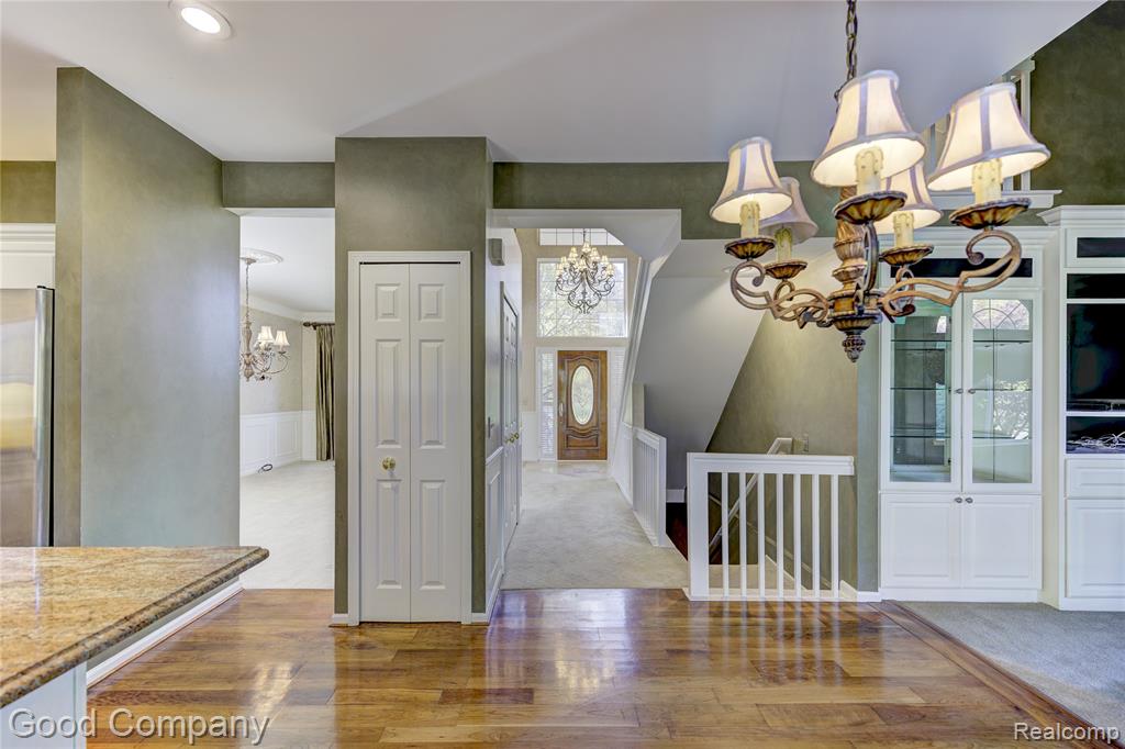 4617 Covington Court Rochester, MI 48306 - Photo 12 of 50 Gallery Image 12