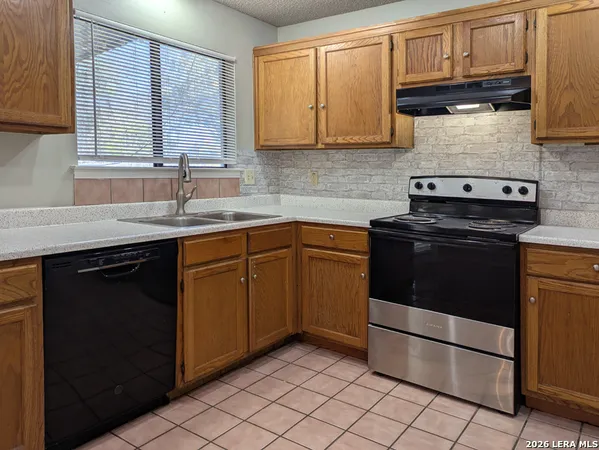 $1,600 | 7427 Lazy Trail, San Antonio, TX 78250