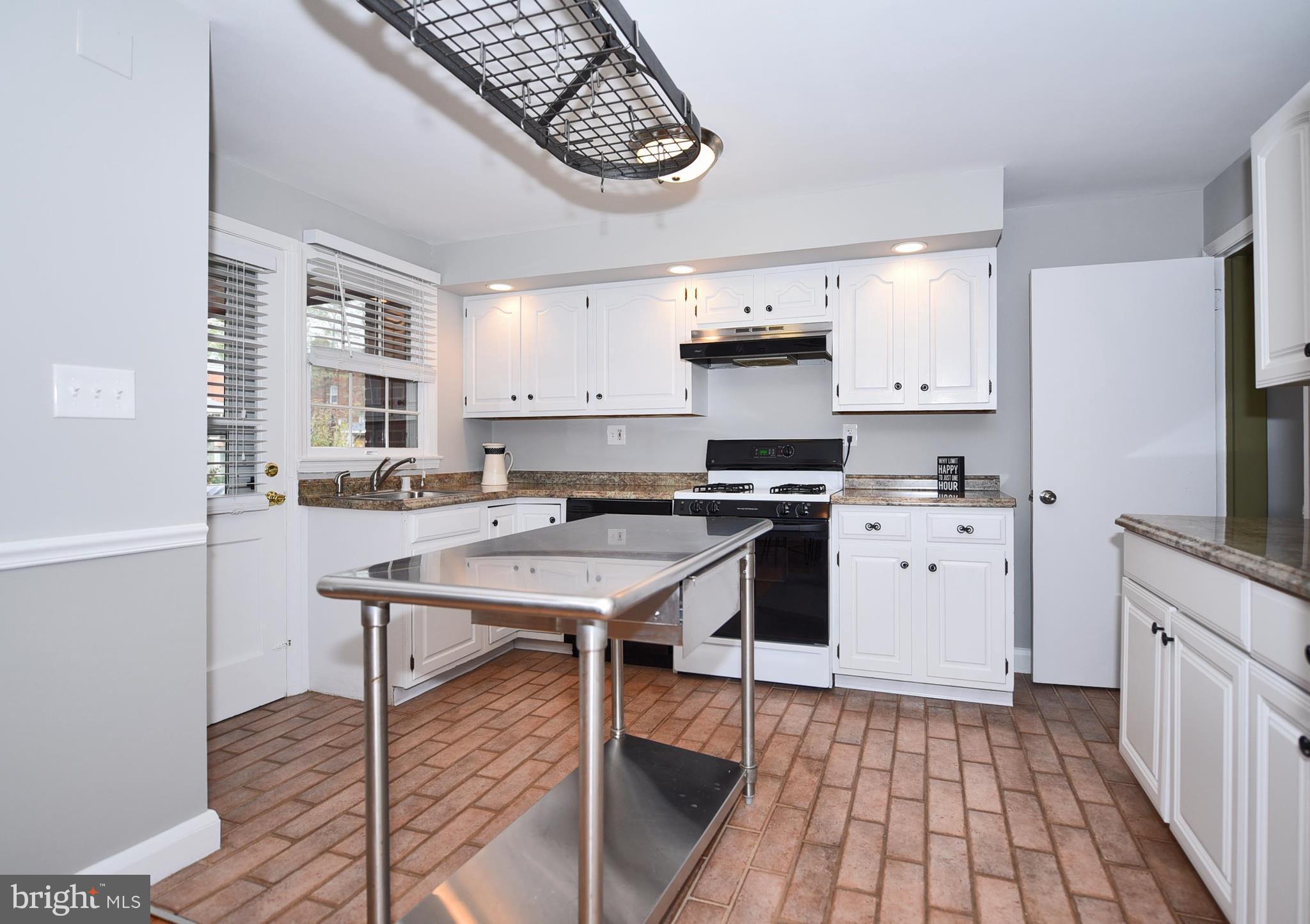 1528 Doxbury Road Baltimore, MD 21286 - Photo 12 of 30 Kitchen