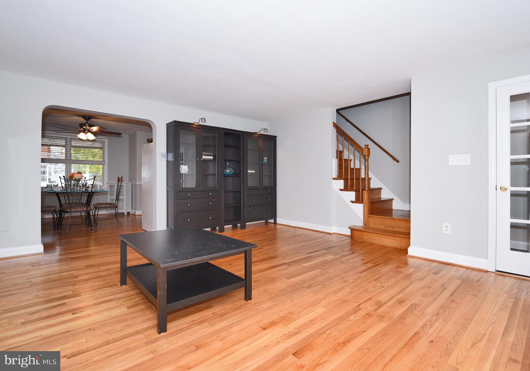 1528 Doxbury Road Baltimore, MD 21286 - Photo 3 of 30 Living Room