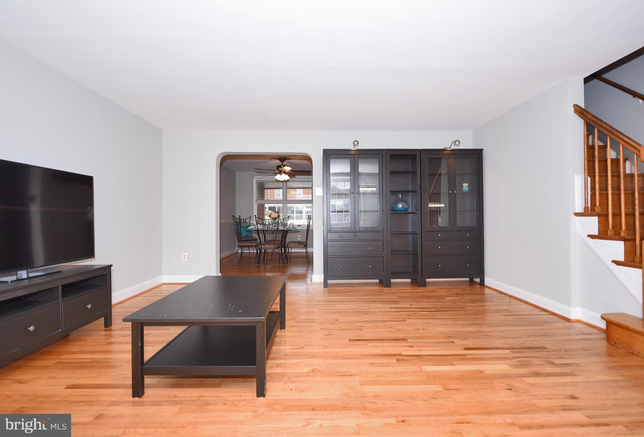 1528 Doxbury Road Baltimore, MD 21286 - Photo 5 of 30 Living Room