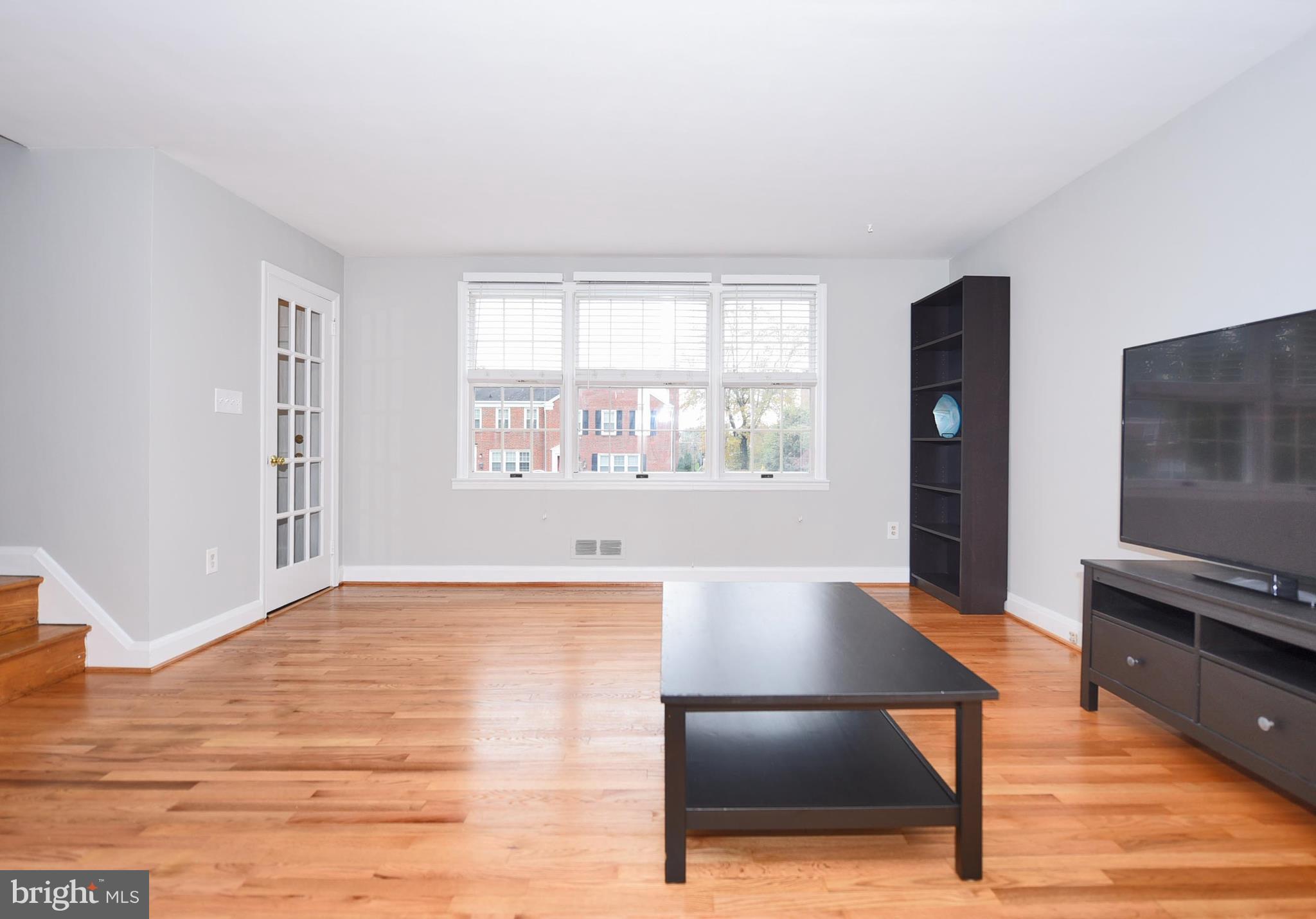 1528 Doxbury Road Baltimore, MD 21286 - Photo 6 of 30 Living Room