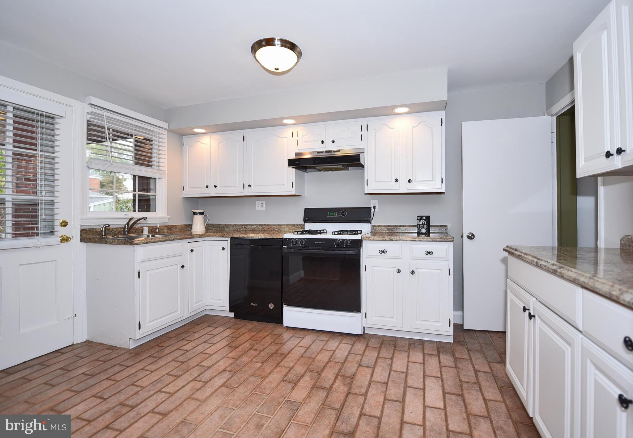 1528 Doxbury Road Baltimore, MD 21286 - Photo 10 of 30 Kitchen