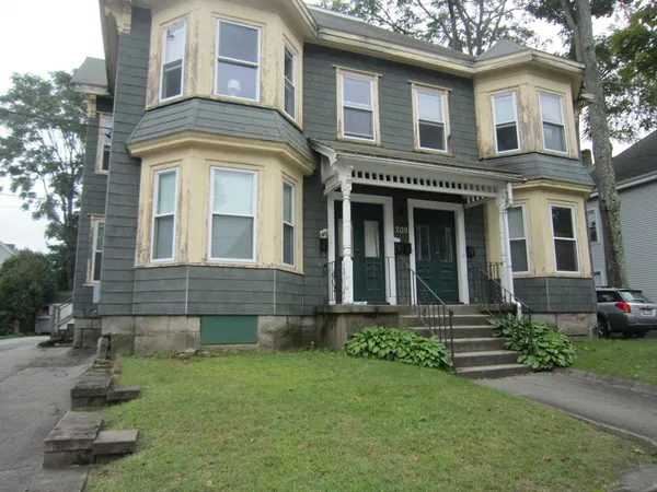 $1,800 | 209 Ash Street, Unit 2R, Waltham, MA 02453