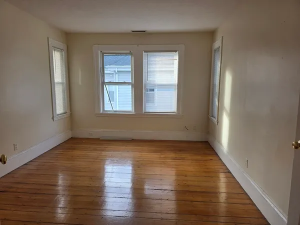 $1,800 | 209 Ash Street, Unit 2R, Waltham, MA 02453