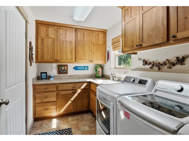 $1,050,000 | 6820 Southwest George Millican Road, Prineville, OR 97754