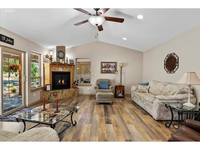 $1,050,000 | 6820 Southwest George Millican Road, Prineville, OR 97754