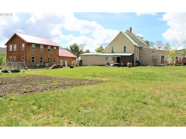 a view of a house with yard and swimming pool