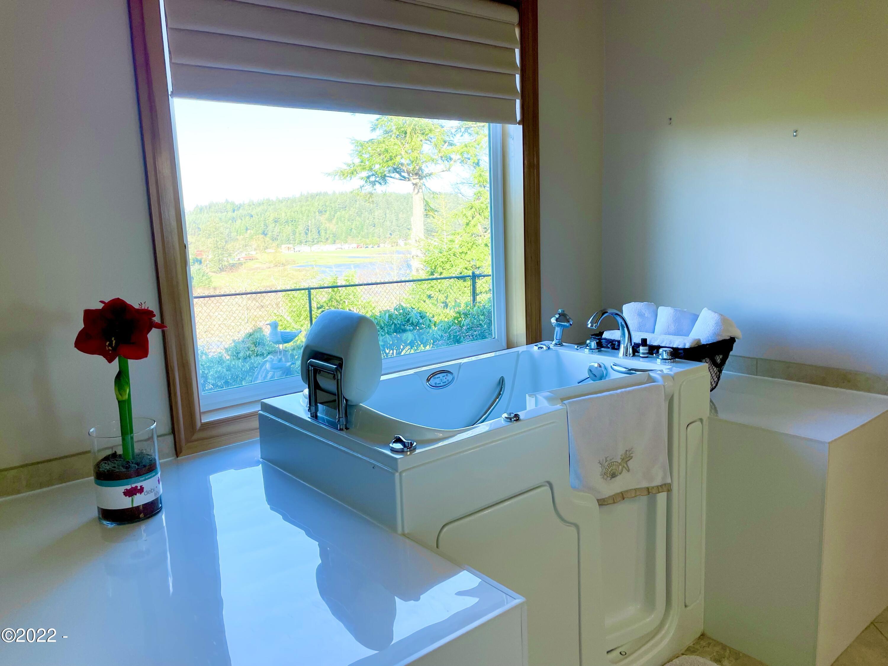 34775 Lahaina Loop Road Pacific City, OR 97135 - Photo 15 of 45 Master Bath - Sitting Tub