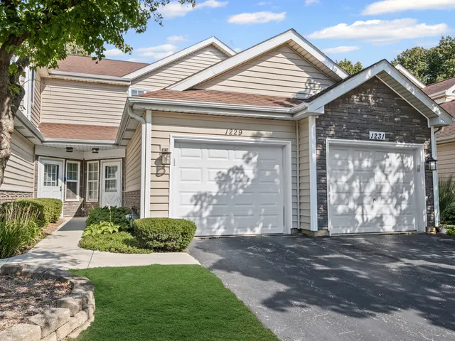 $295,900 | 1229 Cranbrook Drive, Schaumburg, IL 60193