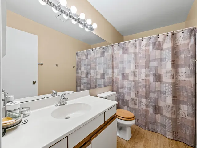 $295,900 | 1229 Cranbrook Drive, Schaumburg, IL 60193