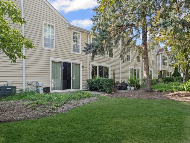 $295,900 | 1229 Cranbrook Drive, Schaumburg, IL 60193