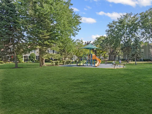 $295,900 | 1229 Cranbrook Drive, Schaumburg, IL 60193