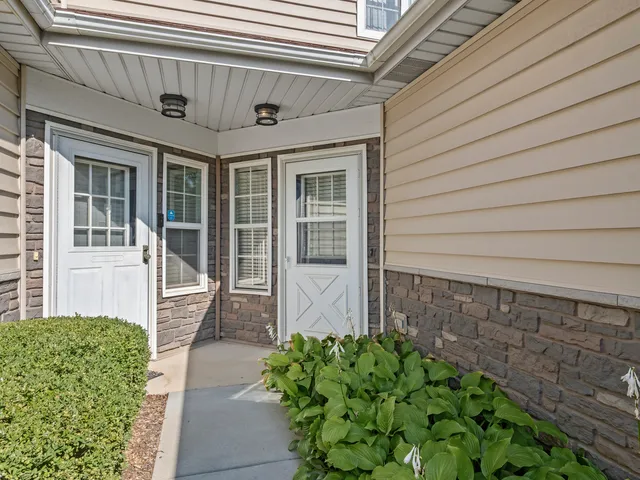 $295,900 | 1229 Cranbrook Drive, Schaumburg, IL 60193