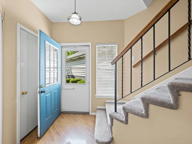 $295,900 | 1229 Cranbrook Drive, Schaumburg, IL 60193