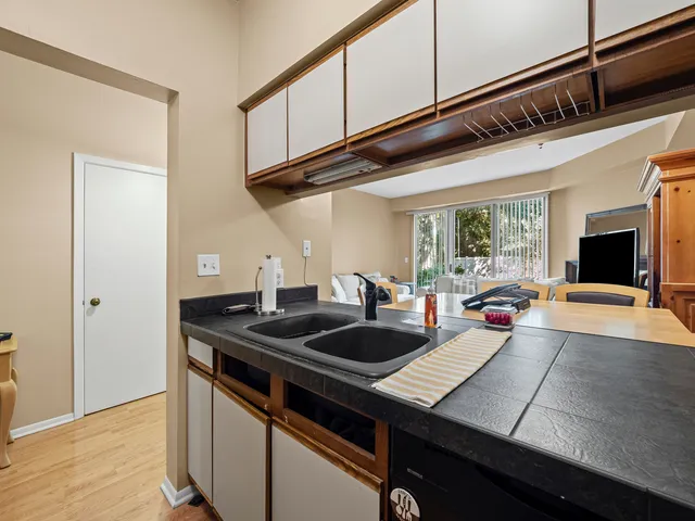 $295,900 | 1229 Cranbrook Drive, Schaumburg, IL 60193