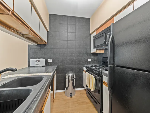 $295,900 | 1229 Cranbrook Drive, Schaumburg, IL 60193