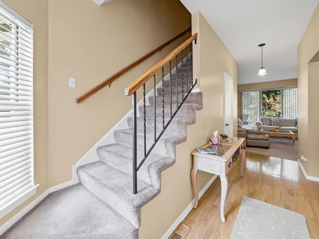 $295,900 | 1229 Cranbrook Drive, Schaumburg, IL 60193