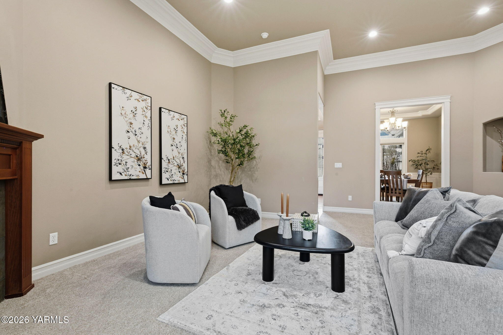 609 North 74th Avenue Yakima, WA 98908 - Photo 13 of 34 a living room with furniture