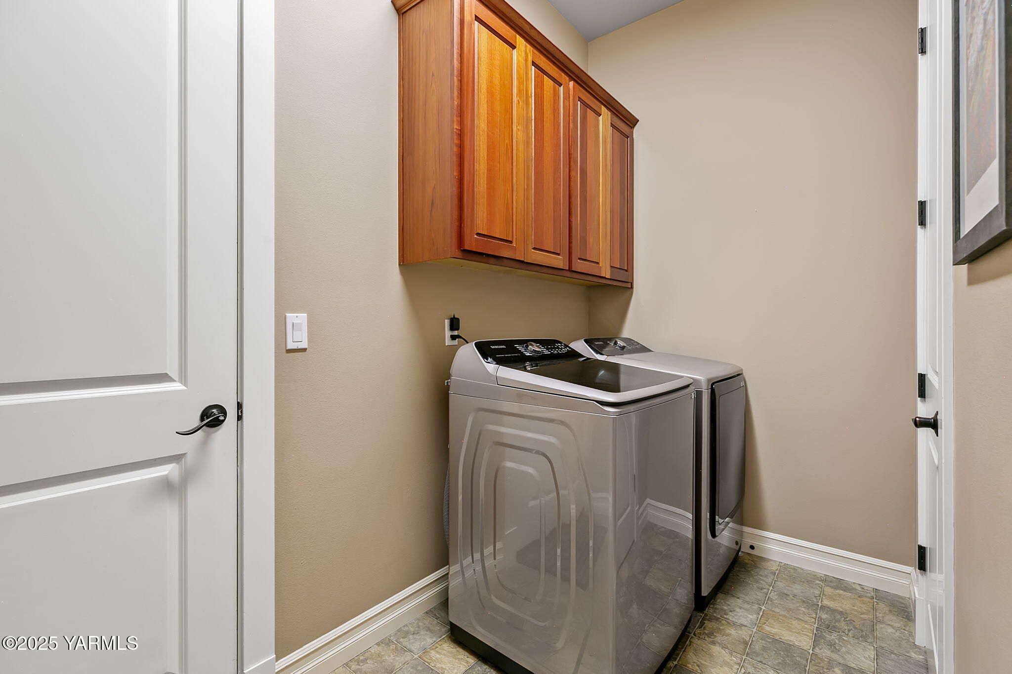 609 North 74th Avenue Yakima, WA 98908 - Photo 29 of 34 a utility room with dryer and washer