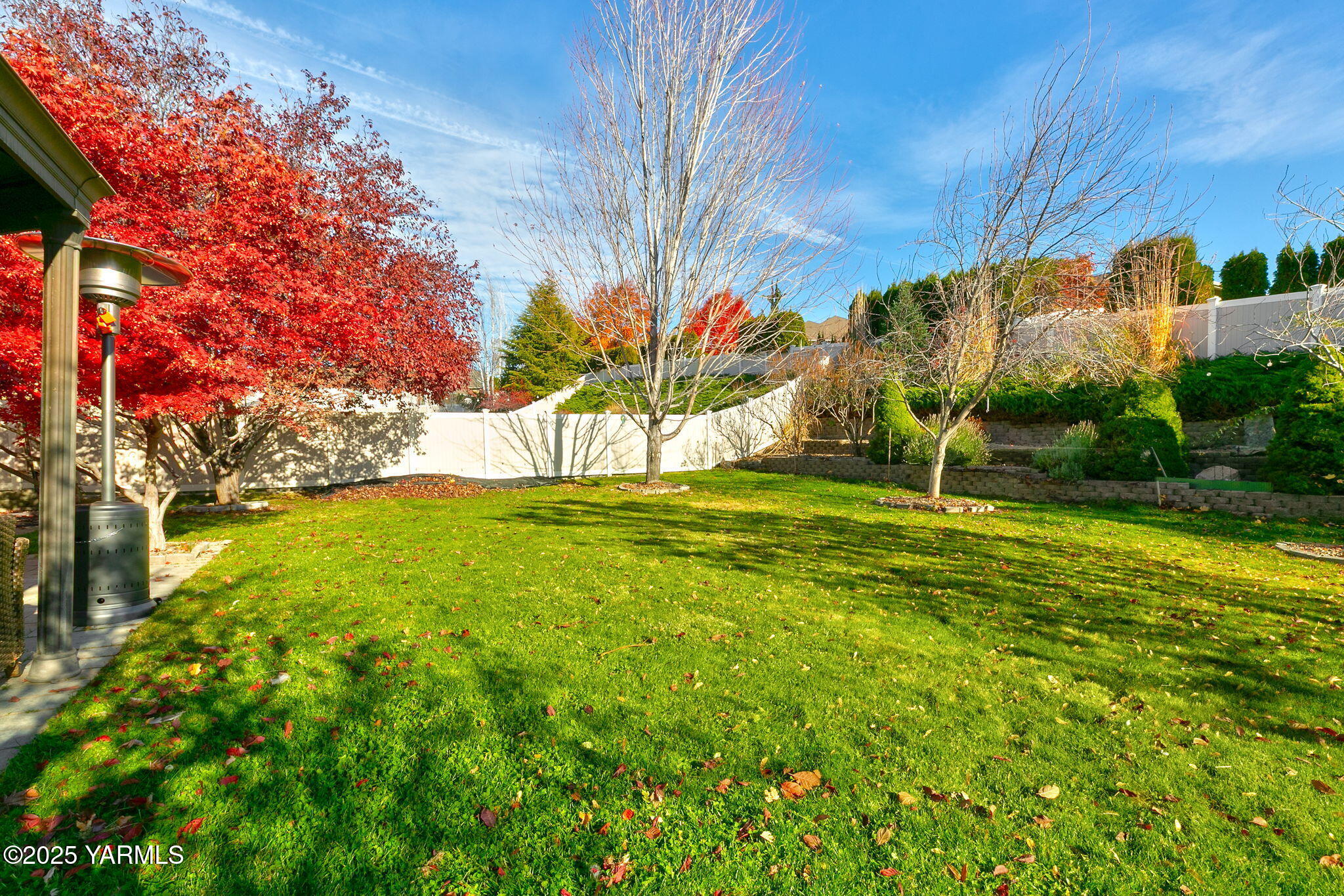 609 North 74th Avenue Yakima, WA 98908 - Photo 31 of 34 a view of a yard with a house