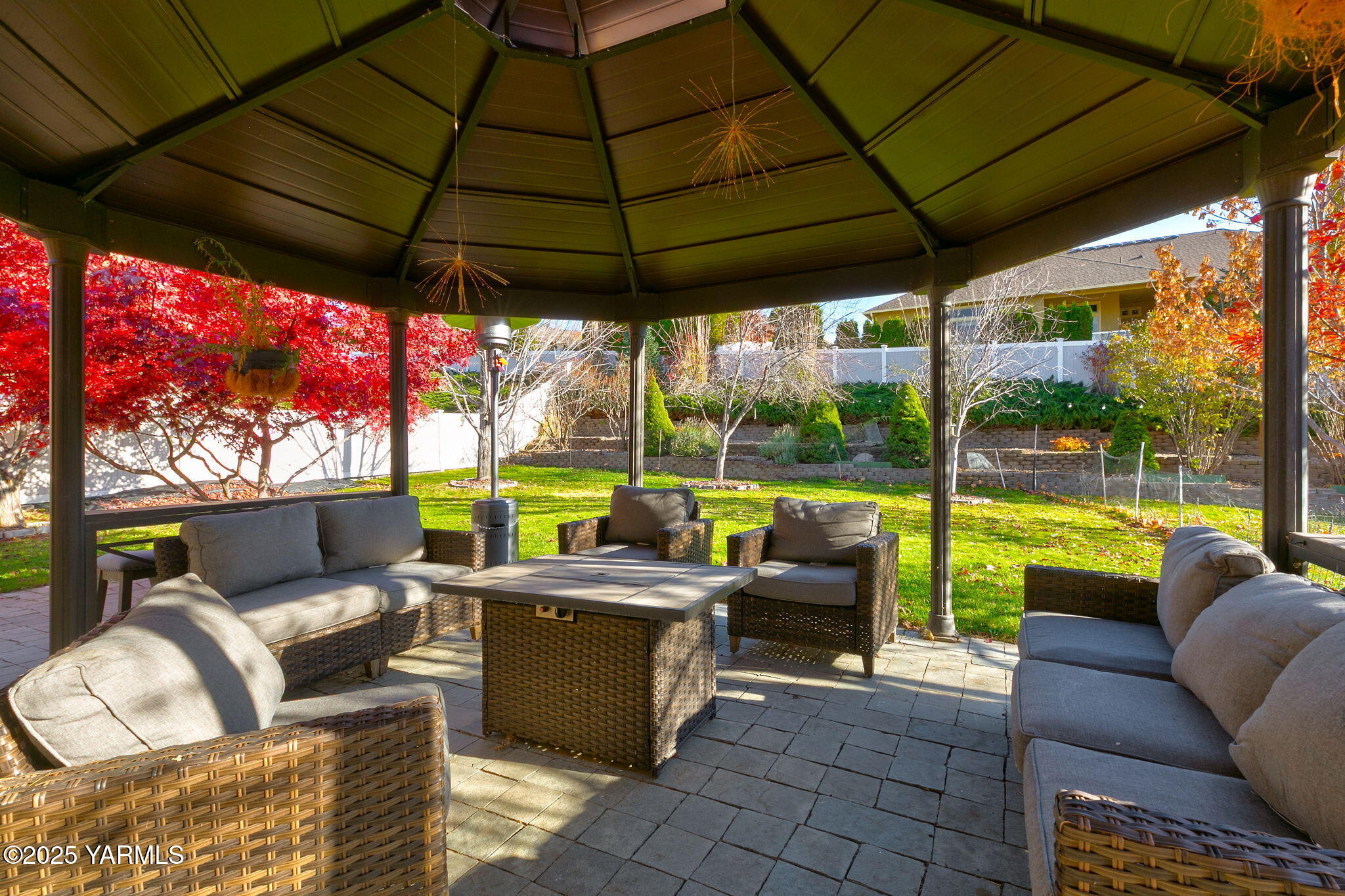 609 North 74th Avenue Yakima, WA 98908 - Photo 33 of 34 a building outdoor space with patio furniture
