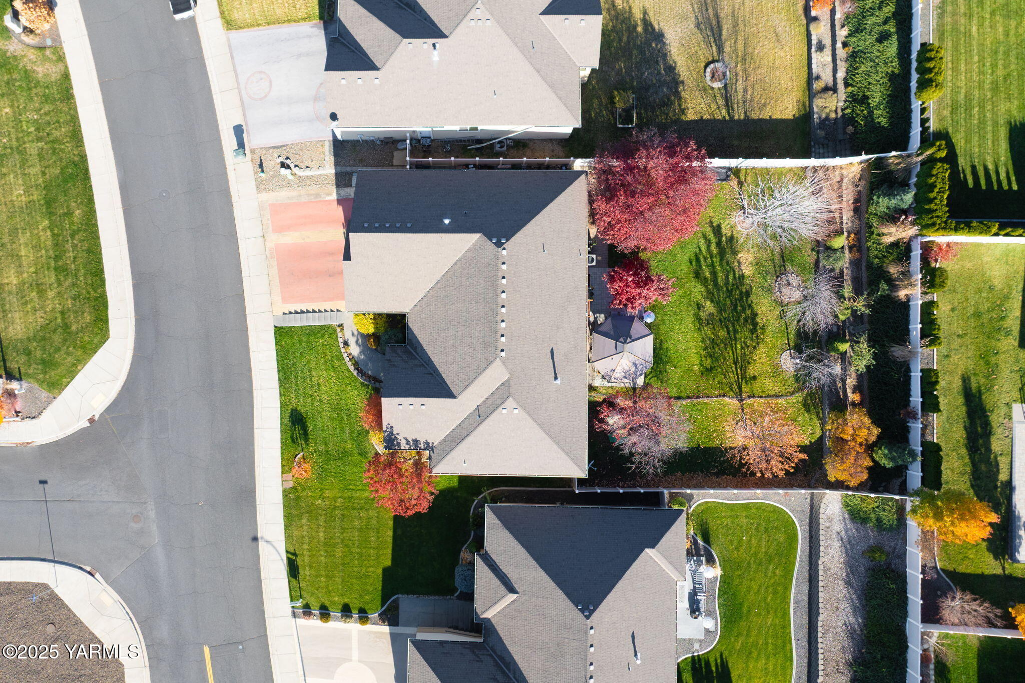 609 North 74th Avenue Yakima, WA 98908 - Photo 4 of 34 an aerial view of houses with yard