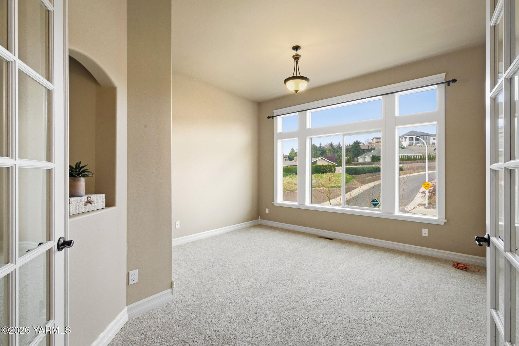 609 North 74th Avenue Yakima, WA 98908 - Photo 6 of 34 a view of an empty room with a window