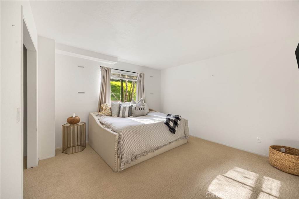 48980 De Luz Road Temecula, CA 92590 - Photo 26 of 50 a spacious bedroom with a bed and a window