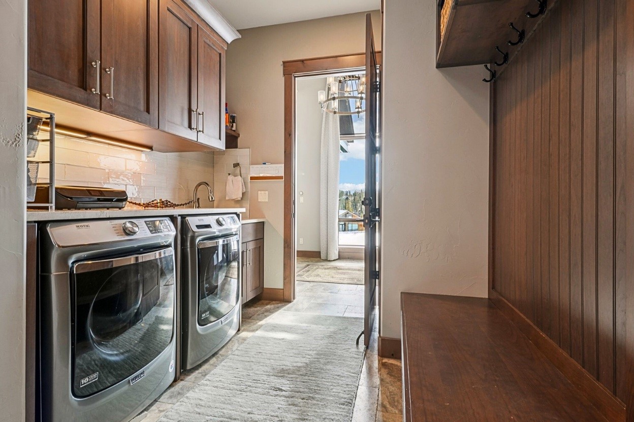 60 Barton Ridge Drive Breckenridge, CO 80424 - Photo 36 of 50 a view of a kitchen with washer and dryer