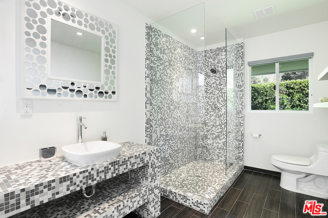 947 Roscomare Road Los Angeles, CA 90077 - Photo 14 of 20 Gallery Image 14