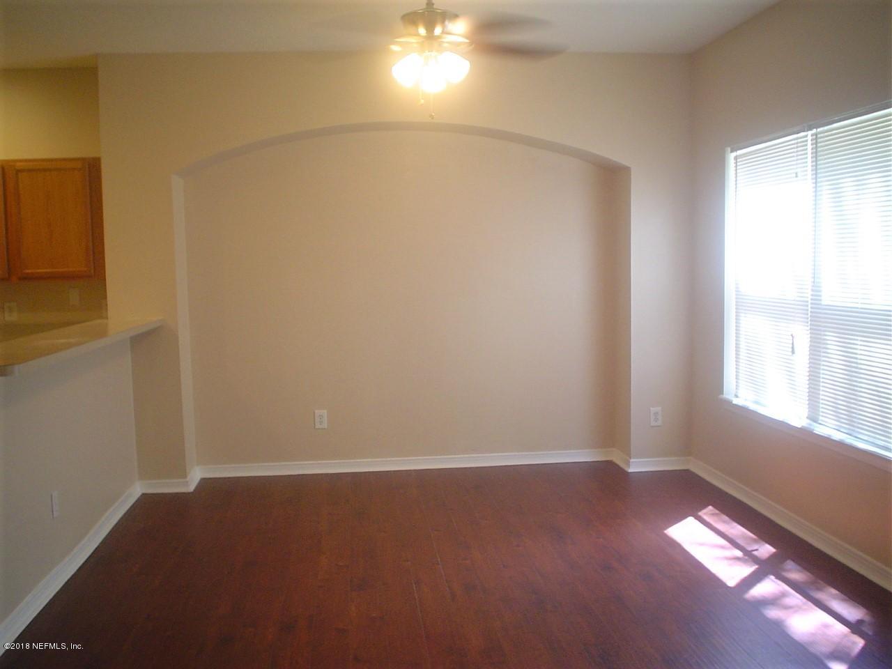 5260 Collins Road, Unit 102 Jacksonville, FL 32244 - Photo 3 of 11 Family room