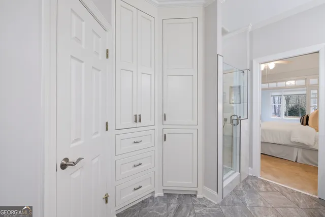 a en suite bathroom with a double vanity sink and a mirror