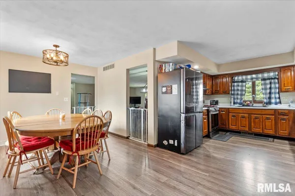 $320,000 | 112 Landsdowne Drive, Sherman, IL 62684