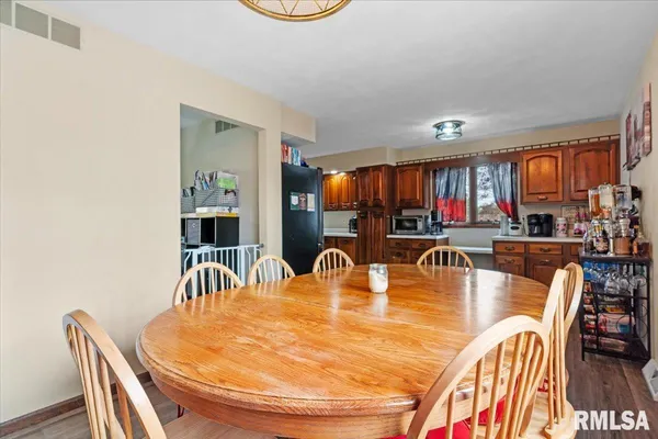 $320,000 | 112 Landsdowne Drive, Sherman, IL 62684