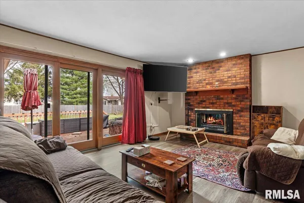 $320,000 | 112 Landsdowne Drive, Sherman, IL 62684