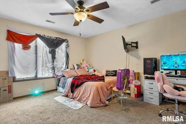 $320,000 | 112 Landsdowne Drive, Sherman, IL 62684