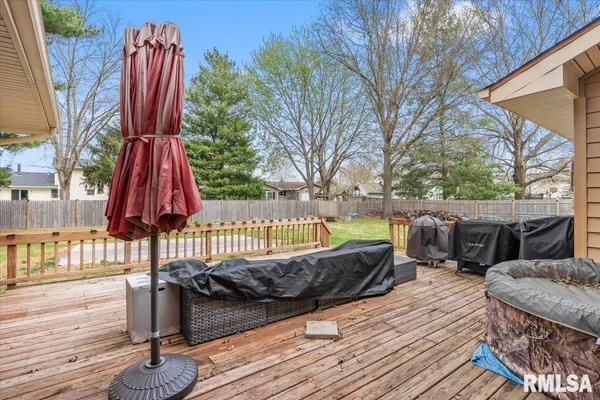 $320,000 | 112 Landsdowne Drive, Sherman, IL 62684