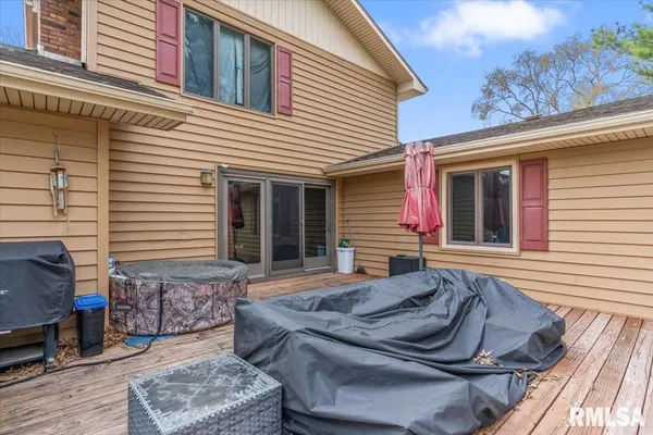 $320,000 | 112 Landsdowne Drive, Sherman, IL 62684