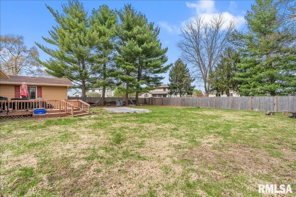 $320,000 | 112 Landsdowne Drive, Sherman, IL 62684