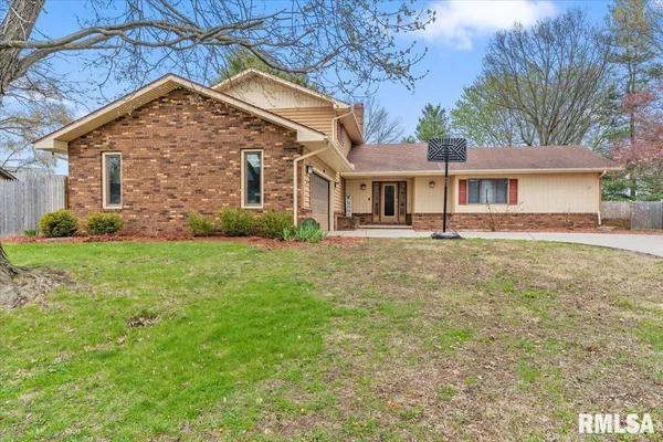 $320,000 | 112 Landsdowne Drive, Sherman, IL 62684